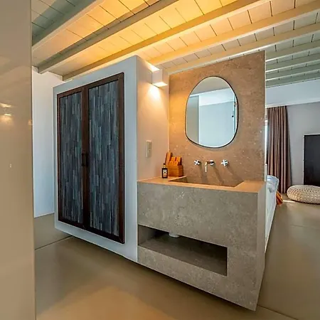 Mykonos Rocks & Hotel *